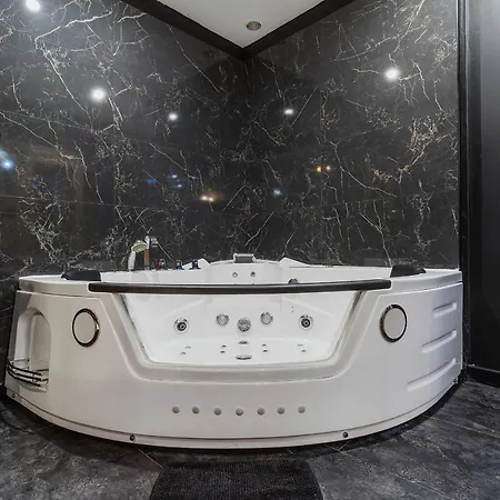 Coconroom Balneo-sauna La Apartment